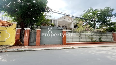 វីឡាសម្រាប់ជួល នៅទន្លេបាសាក់