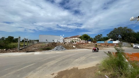 ដីលកើនៅជិតផ្លូវឌីប៉ុក លើផ្លូវឱកាសខ្ញុំ