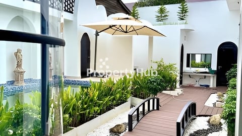 ផ្ទះកណ្តាលក្រុងកំពត80mពីព្រែក