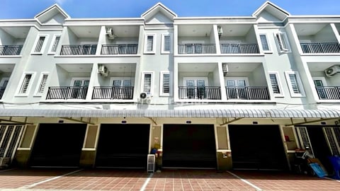 💥វីឡាកូនកាត់ លក់បន្ទាន់ខ្លាំង! តម្លៃក្រោមទីផ្សារខ្លាំង នៅម្តុំផ្សារទួលពង្រ (Cod