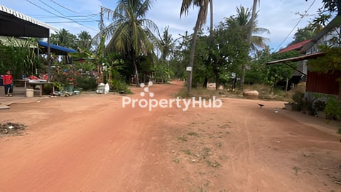 ដីផ្ទះលក់ក្រោមទីផ្សារ