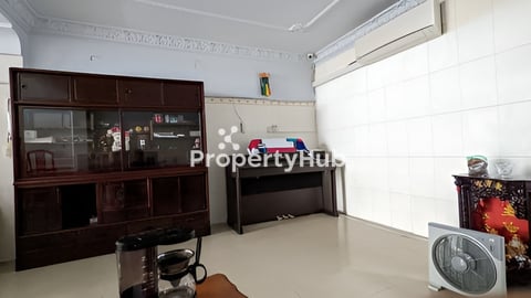 ផ្ទះអាជីវកម្មលើផ្លូវធំ លក់ប្រញ៉ាប់ ទាបជាងទីផ្សារដល់ទៅ 20%  (អាចរំលស់សុទ្ធ100%ជាមួយធនាគារបាន)