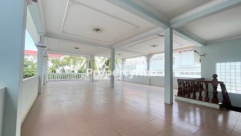 វីឡាសម្រាប់ជួល នៅទន្លេបាសាក់