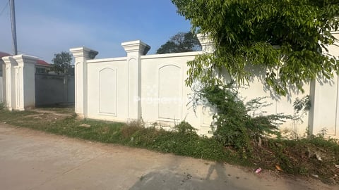 ដីលក់ជាប់ទន្លេរទំហំ 14m x 90m