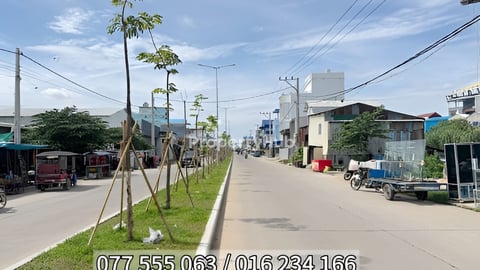 ដី និង ផ្ទះ សម្រាប់លក់តម្លៃក្រោមទីផ្សារ 1,300$/㎡ (ចរចារ)