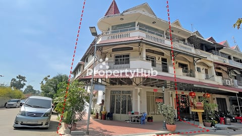 🏘 ផ្ទះល្វែង (កែង) ក្នុងបុរី ជ័យជំនះ(ជិតស្តុបលូប្រាំ) ត្រូវការលក់បន្ទាន់ខ្លាំង