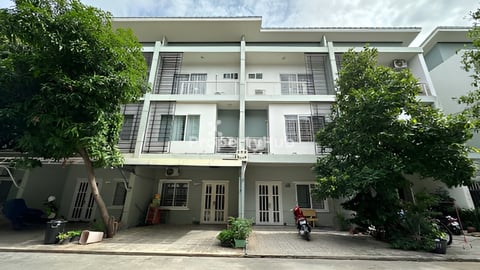 LC2 for sale at PH beong snor