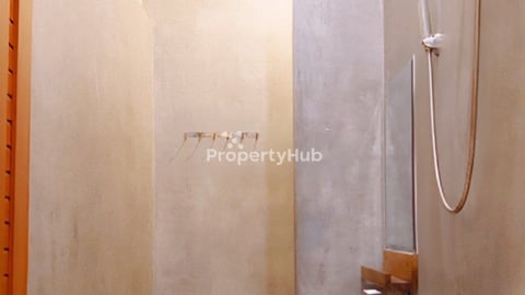 300$ 300$ close to independence monument , Naga world and BKK1