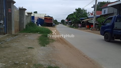 ដីអាជីវកម្មលក់ទំហំ 15m x 20m (ក្បាលដីបើកផ្លូវ 7,5m x10m) នៅគោករកា ជិតកប់ស្រូវ