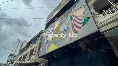 Spacious Shophouse for Rent on Street 450