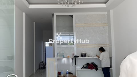 ផ្ទះអាជីវកម្មលក់បន្ទាន់ ជិតផ្សារ នៅផ្លូវធំ លក់ខាតវិញ