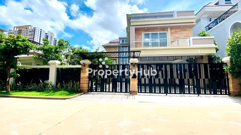 King Villa for Rent in Borey Peng Huoth Boeung Snor