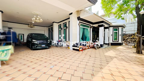 (English Below) 🏘 ផ្ទះវីឡា (កែង)  សម្រាប់ជួល នៅជិតផ្លូវធំ371 និងផ្សារប៉េសេ (កូដ