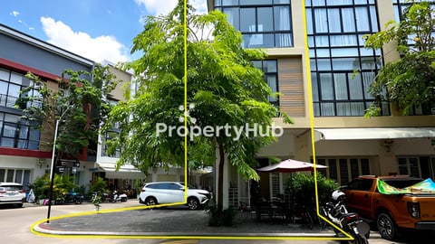 ផ្ទះកែងលក់ ក្នុងបុរីប៉េងហ៊ួតបឹងស្នោ មានចំណូលជួល | $700/ ខែ