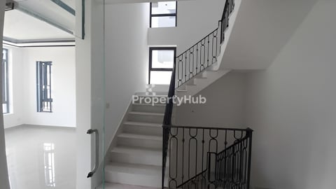 ឃ្វីនB​សម្រាប់លក់ នៅបុរី​ជីបម៉ុង​ផាកលែន​50ម៉ែត្រ