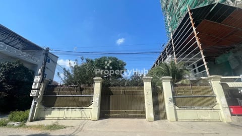 ដីកែងសំរាបលក់បន្ទាន់ ទីតាំងក្បែរផ្សារចំការដូង ចុះពីផ្លូវព្រៃសបន្តិច