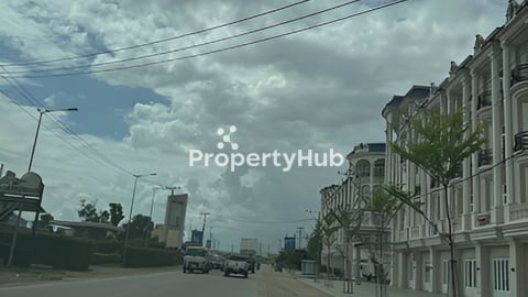 Shop house លើផ្លូវ៣០ម លក់បន្ទាន់ប្លង់រឹង