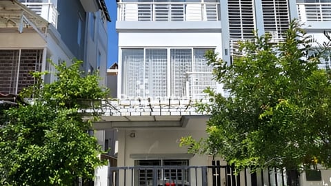 វីឡាកូនកាត់មានដីចំហៀងសម្រាប់ជួល | Cosy Link Villa for Rent