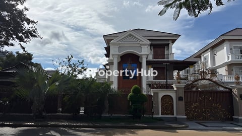 វីឡាឃ្វីនកែងសម្រាប់លក់បុរីប៉េងហ៊ួតបឹងស្នោរ