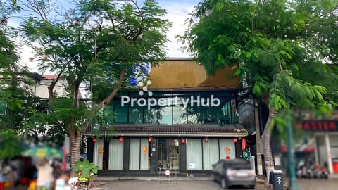 Commercial shop for rent near Independence monument