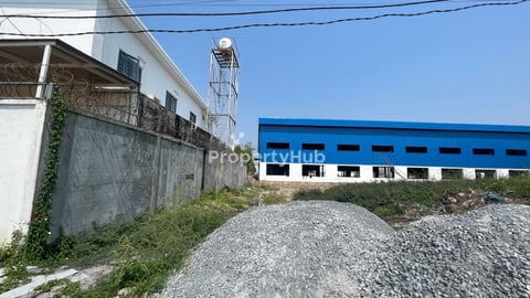 ដីឡូត៏លក់ចុះពីផ្លូវព្រៃសប្រហែល100m ជាប់ឃ្លាំងរោងចក្រធំ