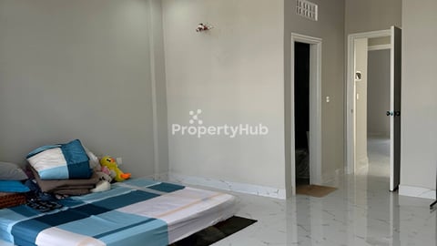 House for sale price 65000$ Location : Siem Reap , Angkor wat Land size 5x21Hous