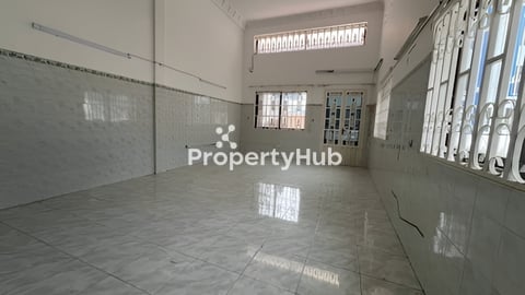 ផ្ទះល្វែង ៣ជាន់ សំរាប់ជួល ជិតផ្សារទួលទំពូង