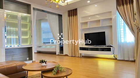 វីឡាភ្លោះសម្រាប់លក់នៅក្នុង បុរីប៉េងហួតបឹងស្នោរគំរោង១០