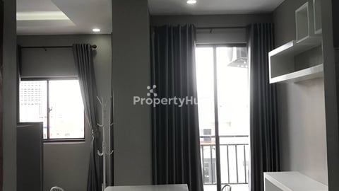 1 bed,300$ , near Olympia mall
