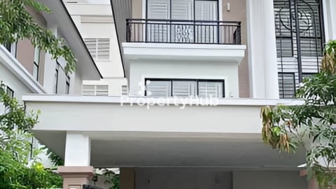 វីឡាភ្លោះសម្រាប់លក់នៅក្នុងបុរី ប៉េងហួតបឹងស្នោរគំរោង១០ (កំពុងមានចំណូលពីការជួលស្រា