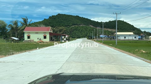 ដីលក់នៅអង្កោលជាប់ផ្លូវទៅឆ្នេរ (ប្លង់រឹងលំនៅឋាន)