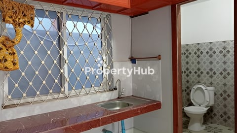 ផ្ទះលក់មានបន្ទប់ឃួលស្រាប់មានបីជាន់