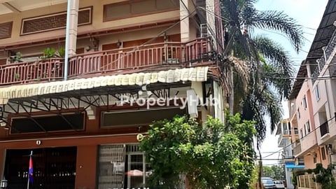 ផ្ទះអាជីវកម្ម កែង ៦បន្ទប់ ផ្លូវធំ ជិតផ្សារ