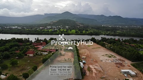 ដីជាប់មាត់ព្រែកកំពត