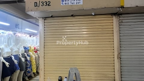 តូបលក់នៅផ្សារអូឡាំពិក