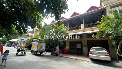 ផ្ទះល្វែង E0 សំរាប់លក់ នៅក្នុងបុរី ពិភពថ្មី ចំការដូង1