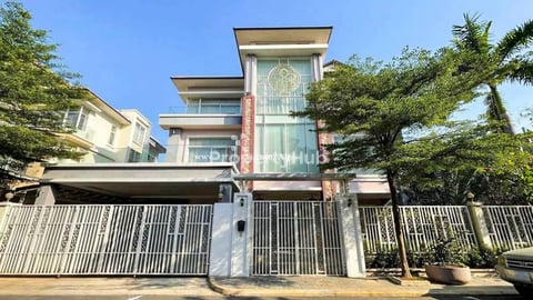 វីឡាឃីងកែងដាក់លក់បន្ទាន់នៅក្នុងបុរី Orkide 2004