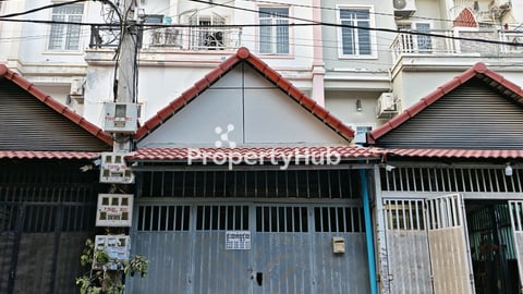 Shophouse for rent with commercial area