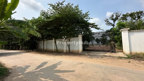 ដីជាប់ទន្លេរលក់ថ្មគរ 20m x 70m