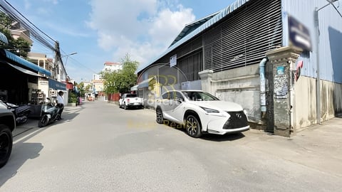 ដីនិងឃ្លាំងសម្រាប់លក់ នៅសង្កាត់ផ្សារដើមថ្កូវ