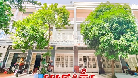 ផ្ទះល្វែង សម្រាប់លក់បន្ទាន់ ក្បែរ Eon2