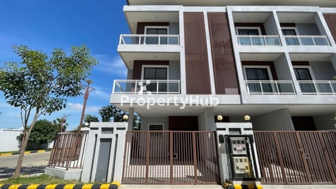 Linked House Corner Lot for Rent in La Palm Residences