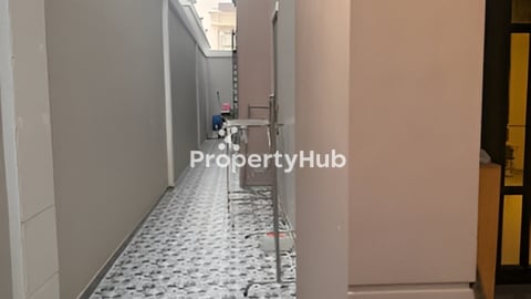 (លក់បន្ទាន់)​ វីឡាភ្លោះ ទីតាំងល្អពិសេសដើមផ្លូវ ក្បែរសួនធំ