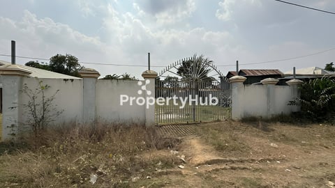 ដីលក់ក្រោមទីផ្សារ