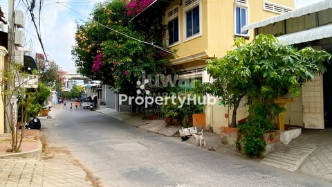 ផ្ទះលក់បន្ទាន់ 093318781 មានបន្ទប់ជួល ចម្ងាយ400m ពីរផ្សារសឡា និង ផ្សារស្ទឹងមានជ័យ