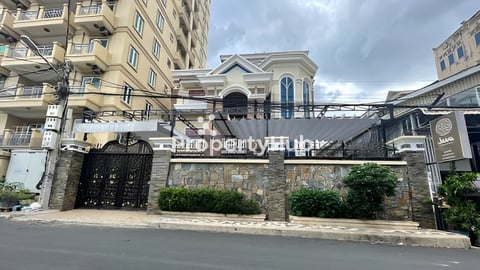 វីឡាសម្រាប់ជួល នៅខាងត្បូងផ្សារទួលទំពូង