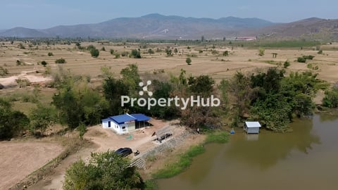 ដីជាប់ស្ទឹង ទេសភាពភ្នំ ជាប់ផ្លូវកៅស៊ូ មានភ្លើងស្រាប់