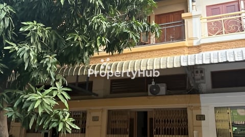 ផ្ទះលក់នៅបុរីពិភពថ្មីផ្សារឈូកមាស  ទំហំផ្ទះ4.2ម៉ែត គុ លក់ក្នុងតំលៃ120000$ចរចារ តេ