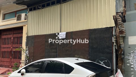 ផ្ទះ 2 ល្វែងលក់ជាបន្ទាន់