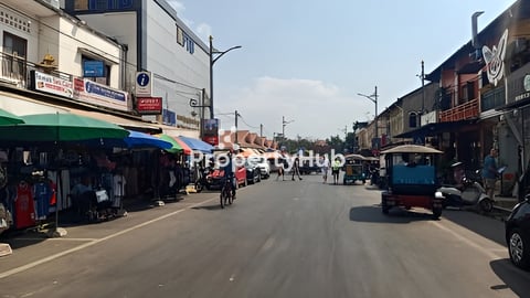Shop house for sale in Pub street in Siem Reap City. Income $4000/month